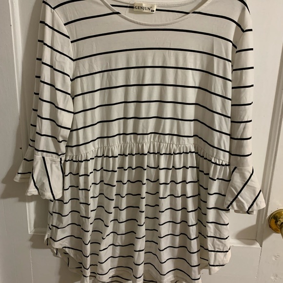 Women’s Belle Sleeve Striped Top - Picture 2 of 5
